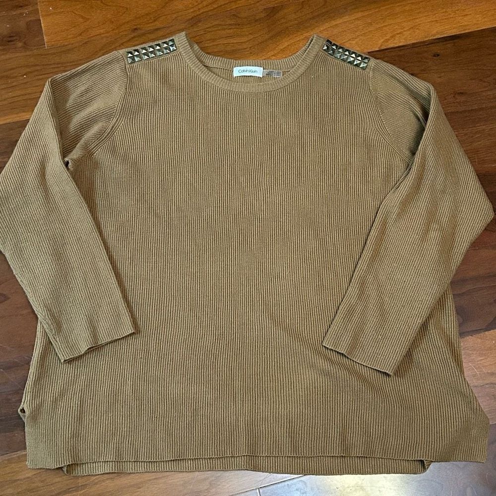 Calvin‎ Klein women’s caramel brown/tan studded sweater in XL